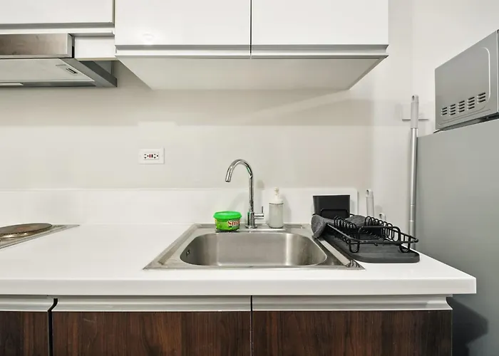 Makati 1br With Skyline View At Air Residences Guest house *
