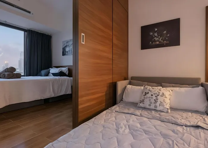Makati 1br With Skyline View At Air Residences Guest house